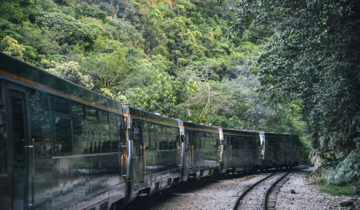 train aguas calietnes