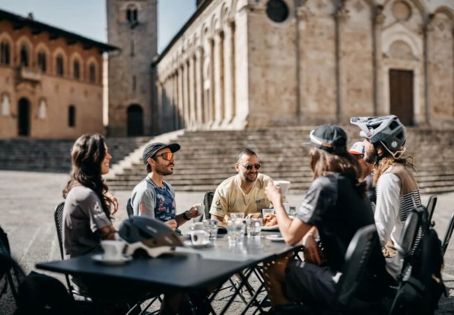 E-MTBers having breakfast in Tuscany