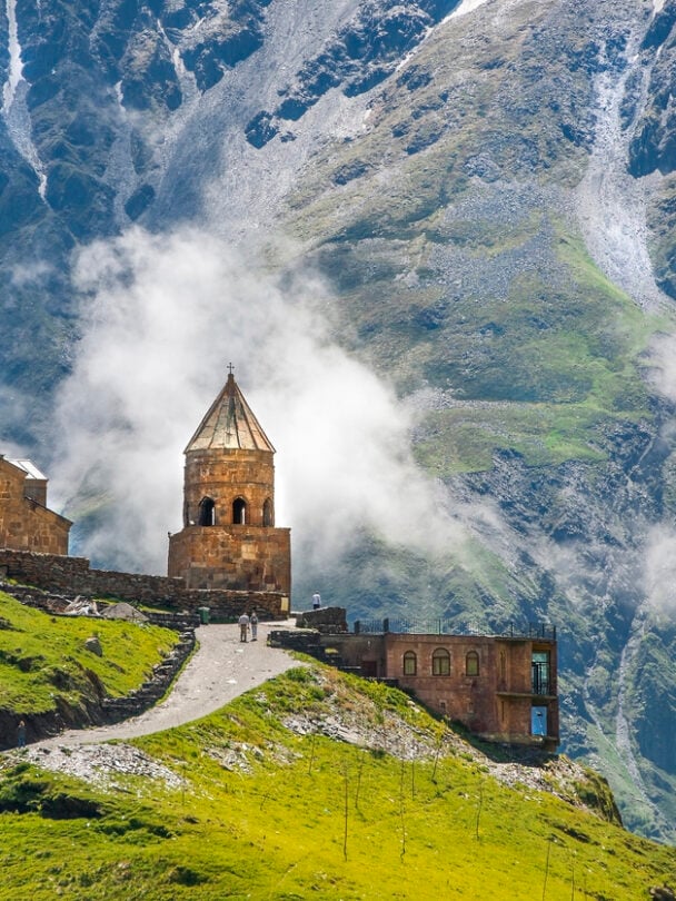 georgia kazbegi trekking