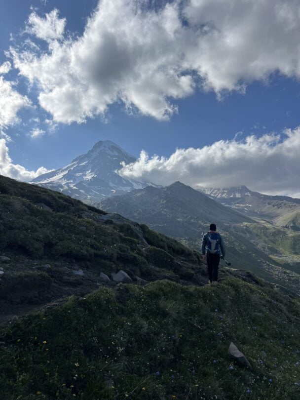georgia kazbegi trekking