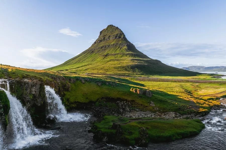 kirkjufell mountain summer