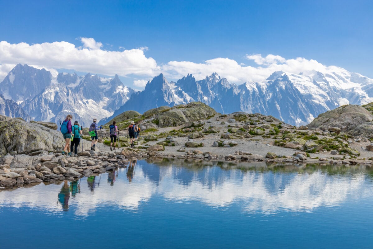 TMB lake hikers